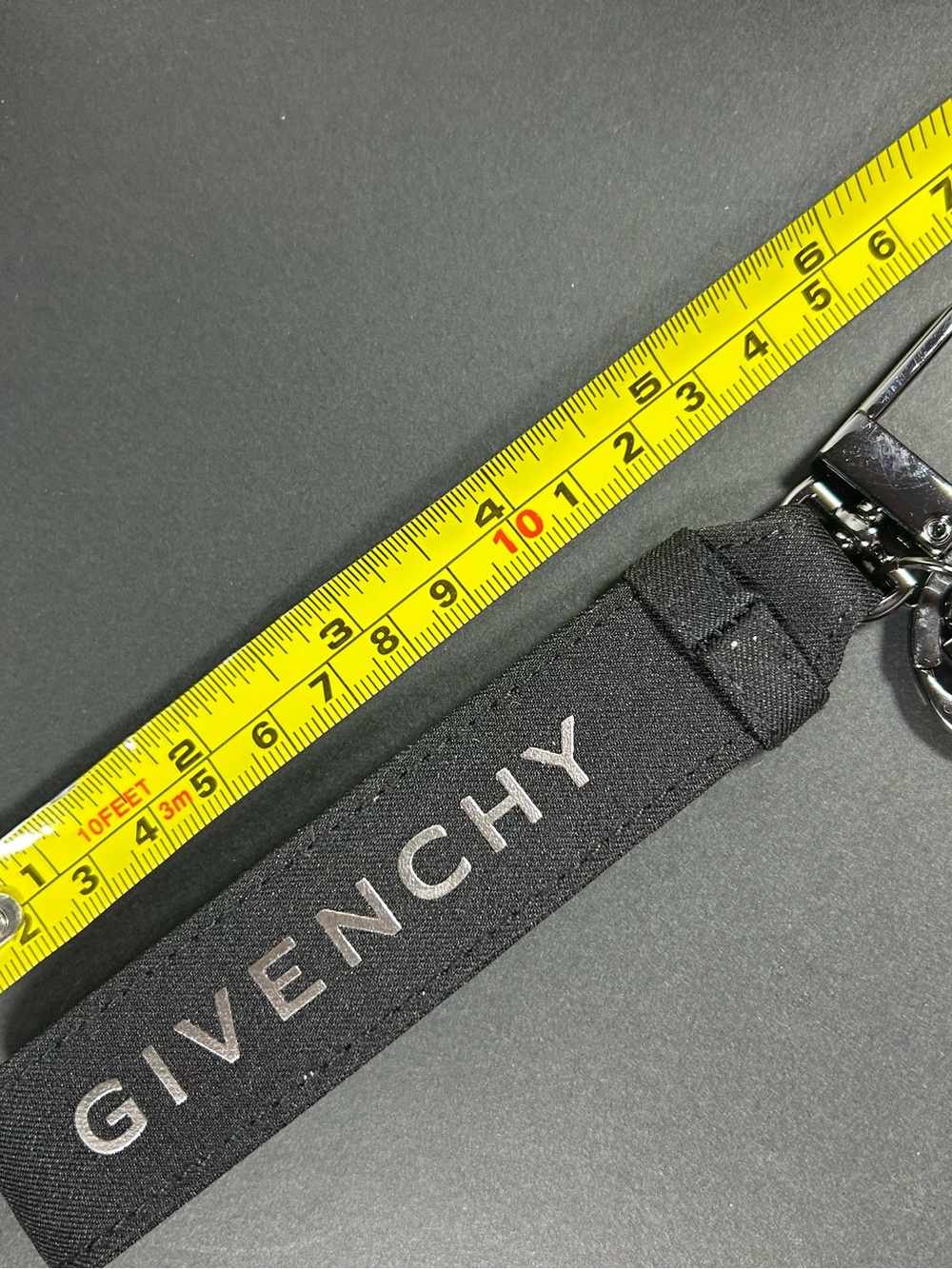 Givechy Gift Keychain - Picture 8 of 8